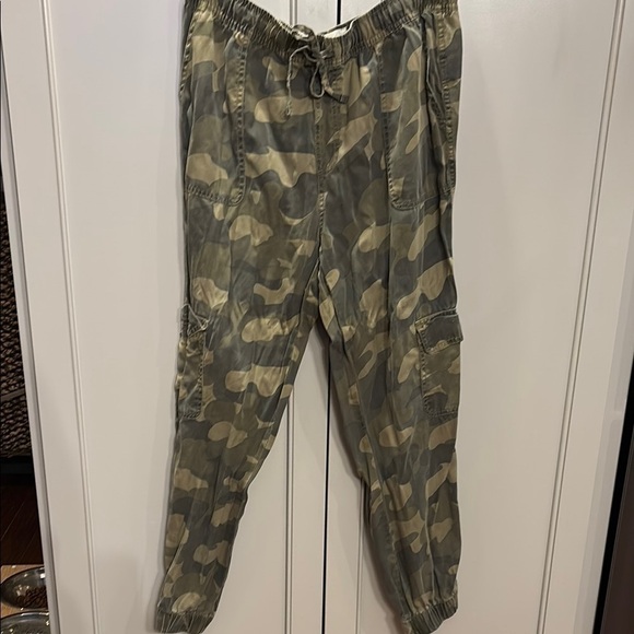 C&C California Pants - C&C California camo joggers sz lg